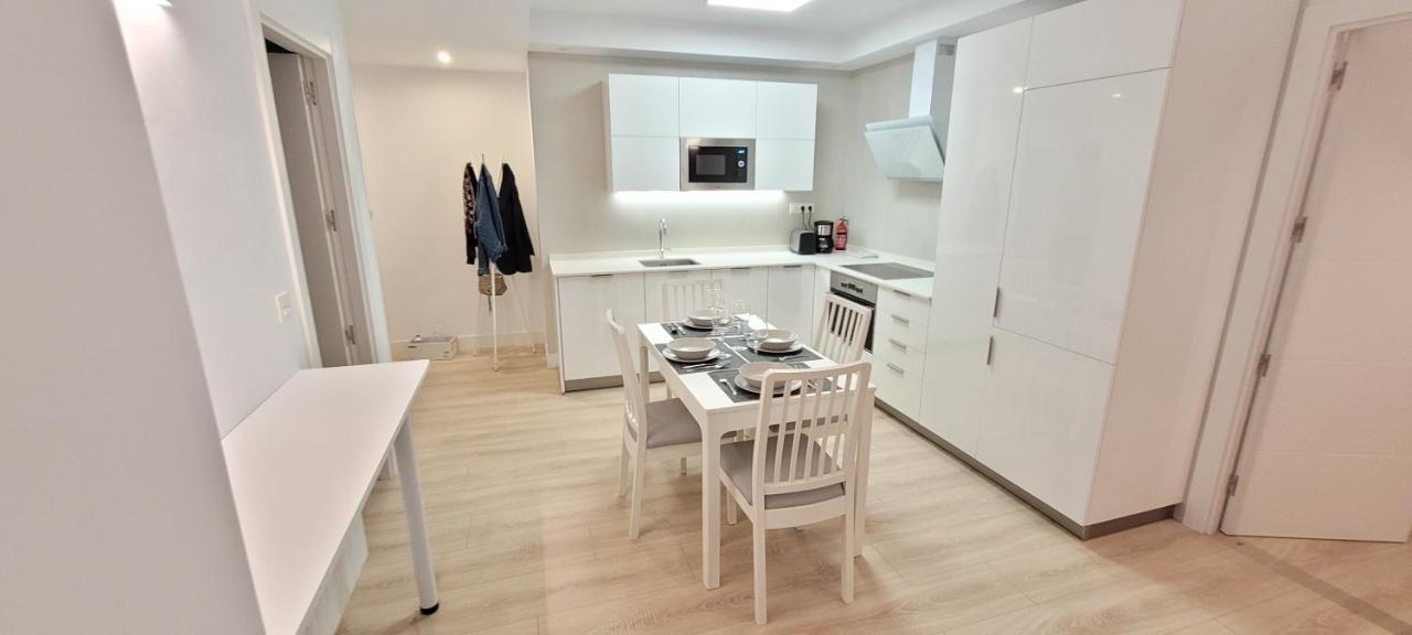 Cozy White Home In Гечо Екстер'єр фото
